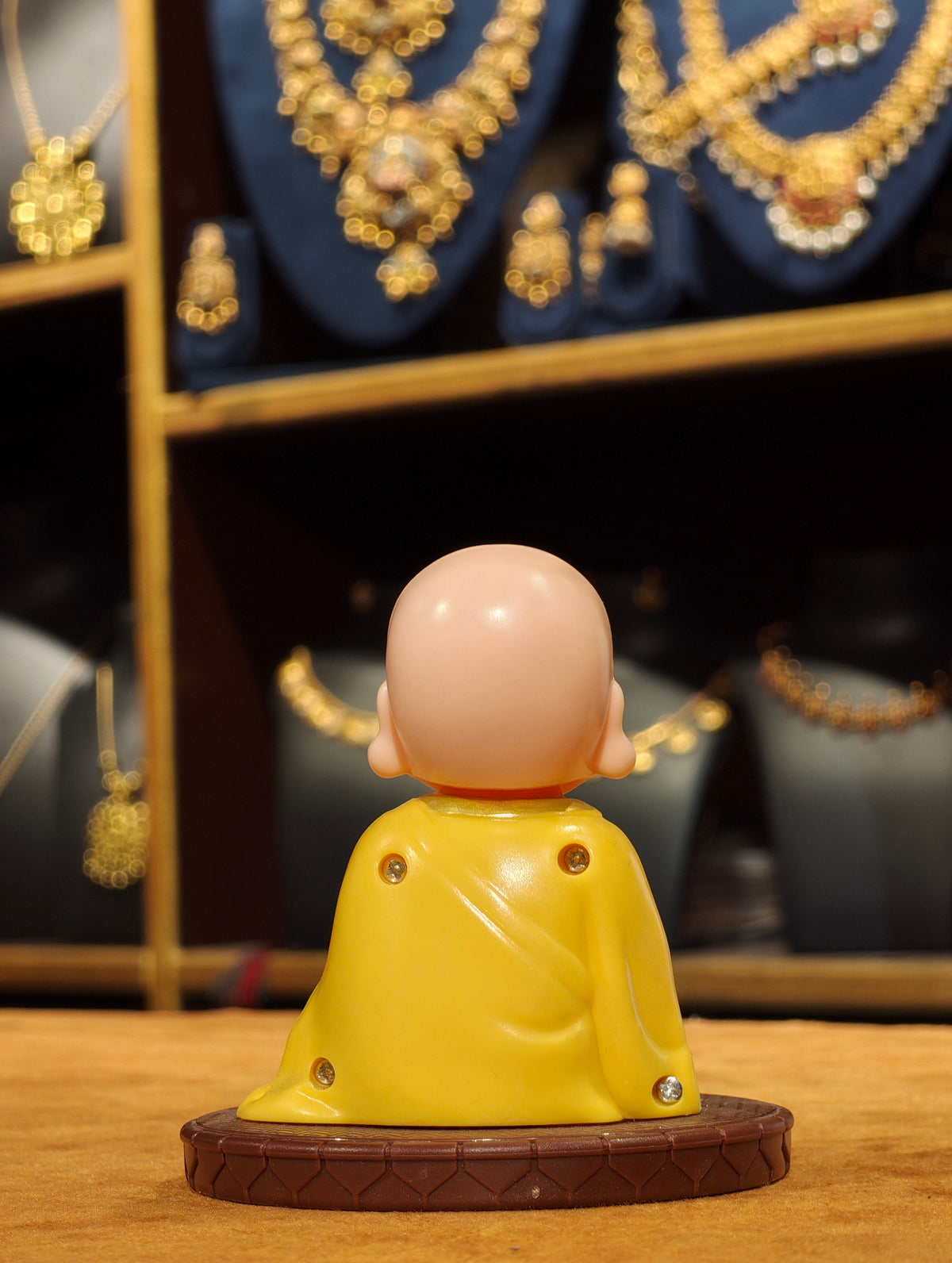 Solar-Powered Nodding Little Monk with Wooden Fish – Cute Buddha Bobblehead Car Dashboard Toy