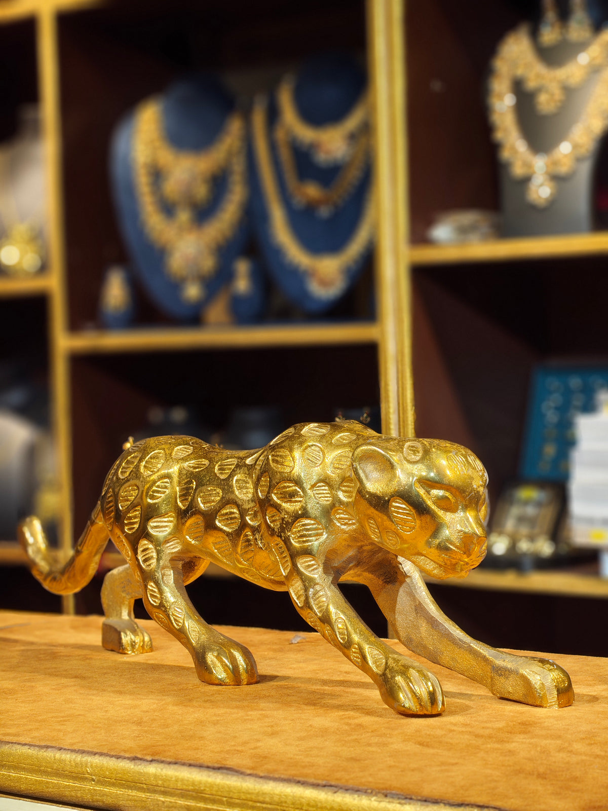 Handcrafted Solid Brass Prowling Leopard Figurine – Stalking Cheetah & Panther Tabletop Showpiece for Luxury Home & Office Decor