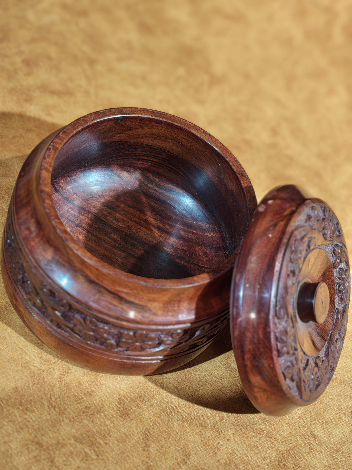 Handcrafted Sheesham Wood Floral Carved Round Trinket Box – Traditional Indian Wooden Sindoor & Jewelry Keepsake Pot with Lid