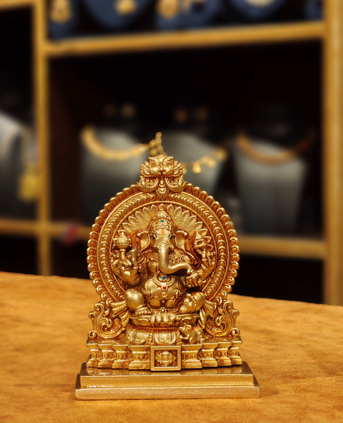 Gold-Plated Lord Ganesha Idol with Prabhavali Arch & Stepped Chowki – Car Dashboard & Mandir Statue