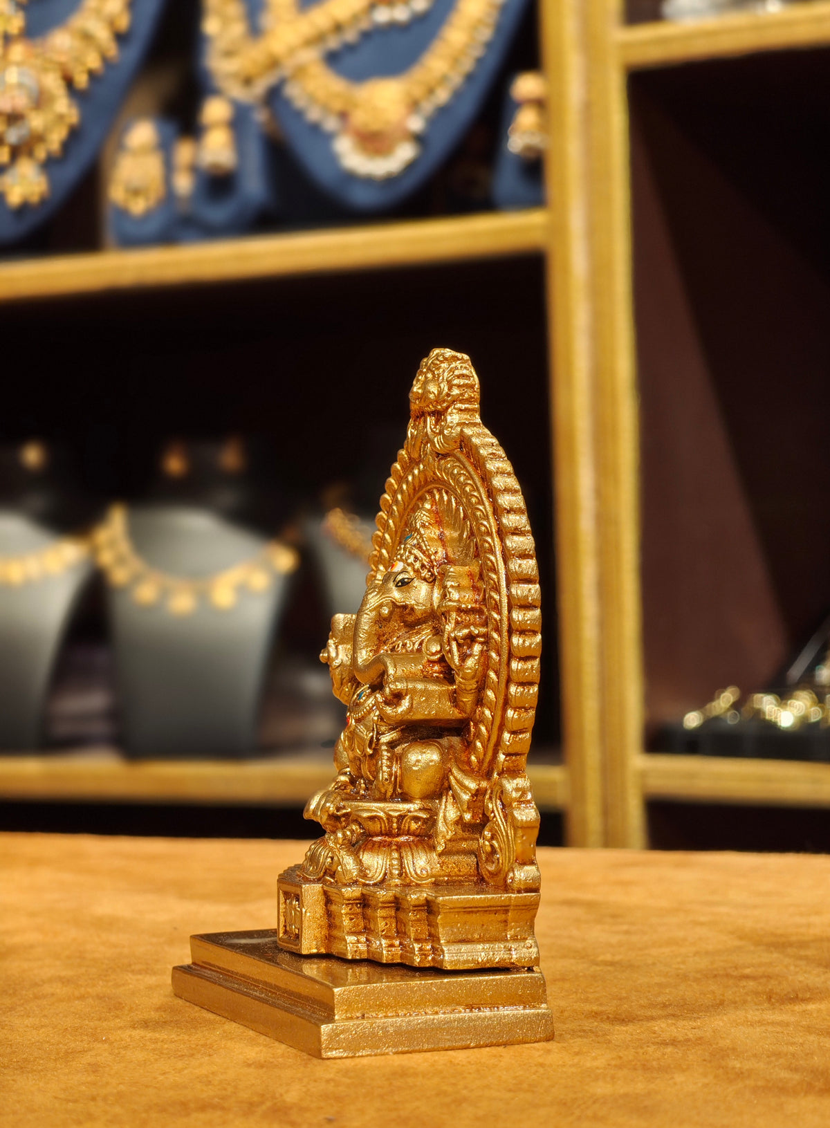 Gold-Plated Lord Ganesha Idol with Prabhavali Arch & Stepped Chowki – Car Dashboard & Mandir Statue
