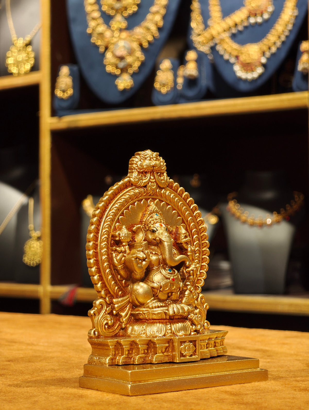 Gold-Plated Lord Ganesha Idol with Prabhavali Arch & Stepped Chowki – Car Dashboard & Mandir Statue