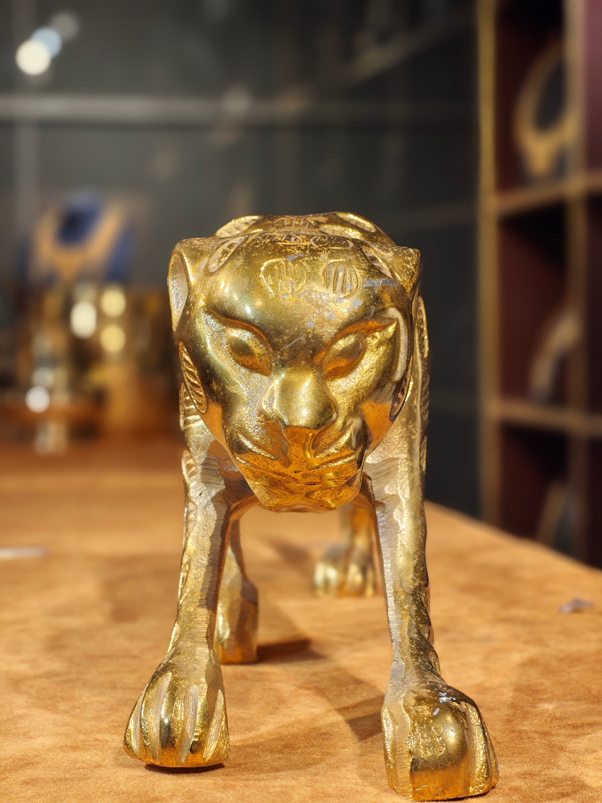 Handcrafted Solid Brass Prowling Leopard Figurine – Stalking Cheetah & Panther Tabletop Showpiece for Luxury Home & Office Decor