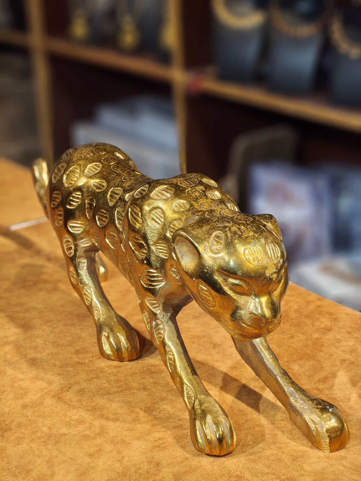 Handcrafted Solid Brass Prowling Leopard Figurine – Stalking Cheetah & Panther Tabletop Showpiece for Luxury Home & Office Decor