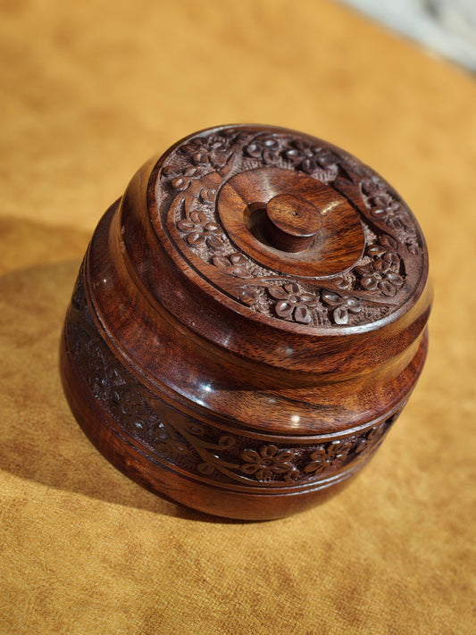 Handcrafted Sheesham Wood Floral Carved Round Trinket Box – Traditional Indian Wooden Sindoor & Jewelry Keepsake Pot with Lid